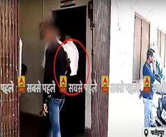 Fatehpur: Congress नेता के साथ आया नाबालिग, हाथ में बंदूक लिए घूमता दिखा| ABPGanga