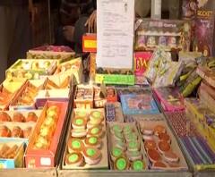 पुण्यामध्ये सार्वजनिक ठिकाणी फटाके फोडण्यास बंदी, कमी धूर, कमी आवाजाचे फटाके फोडण्याचे आवाहन