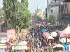 અમદાવાદઃ ભદ્રચોકથી લાલ દરવાજા સુધીના રસ્તા પર લોકોના ટોળેટોળા ઉમટ્યા