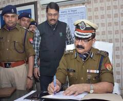 जहरीली शराब कांड पर ऐक्‍शन, आधी रात को हटाए गए पुलिस कमिश्‍नर सुजीत पांडेय