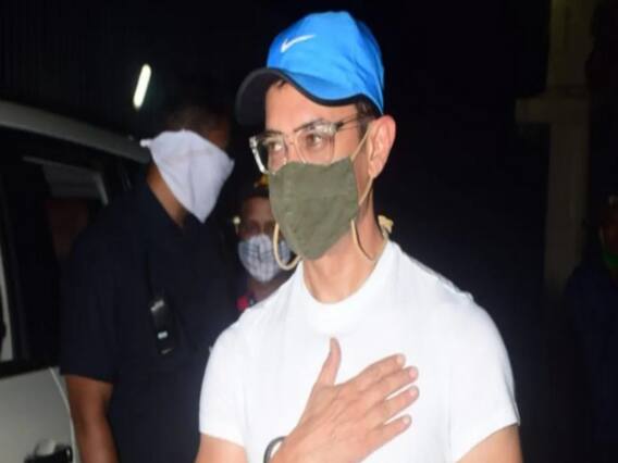 फिल्म 'सूरज पर मंगल भारी' देखने थिएटर पहुंचे Aamir Khan । Khabar Filmy Hai