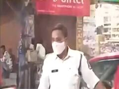 Hyderabad के इस Traffic Constable ने ऐसे की Ambulance की मदद, Video हुआ Viral
