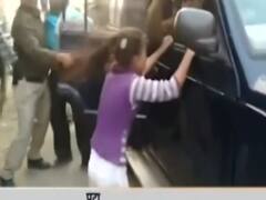 Bulandshahr: पटाखे बेचने के आरोप में पिता गिरफ्तार होता देख बच्ची फूट-फूट कर रोई, वीडियो वायरल