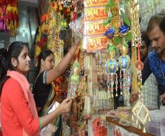 बाजार में दिख रही Diwali की रौनक, रंग-बिरंगी लाइटों से सजा बाजार। Pahad Prabhat