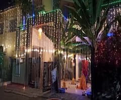 Tulsi Vivah | अकोल्यात दिमाखदार तुळशी विवाह सोहळा; सॅनिटायझर आणि मास्क भेट देऊन पाहुण्यांचं स्वागत