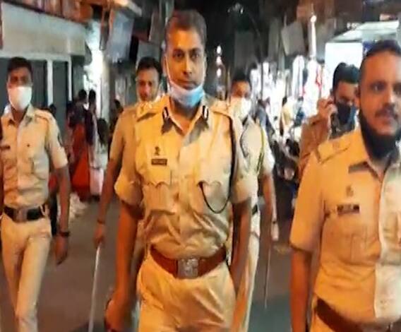 Nashik | नाशिक पोलीस आयुक्त दीपक पांडे रस्त्यावर: बाजारपेठेत पायी पेट्रोलिंग 