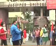 Bharat Bandh Nov 26: ‘লড়কে লেঙ্গে আজাদি’, স্লোগান যাদবপুর বিশ্ববিদ্যালয়ের সামনে