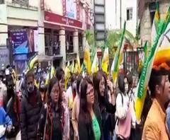 কার্শিয়ং, কালিম্পঙের মানুষ রাস্তায় নেমেছে, তারা গুরুংকে চায় না, দাবি বিনয়ের, পাহাড়ে শুরু দু’ই গোষ্ঠীর শক্তিপ্রদর্শন