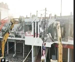 Ghazipur: मिट्टी में मिला Mukhtar Ansari का 'गजल'| High Alert| ABPGanga  