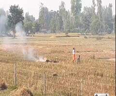 पराली जलाने पर सख्त प्रशासन, Shrawasti में 65 किसानों पर लगाया जुर्माना
