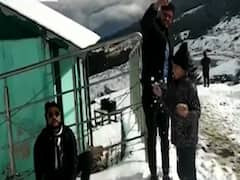 कोरोना काल में बर्फबारी पड़ रही 'भारी' !