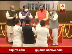 શપથ બાદ ક્યા ધારાસભ્ય મુખ્યમંત્રી વિજય રૂપાણીને લાગ્યા પગે?, જુઓ વીડિયો 