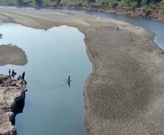 Sangli Sand mining | सांगलीतील येरळा नदीतही बेसुमार वाळू उपसा; प्रशासनाचं वाळू तस्करीकडे दुर्लक्ष