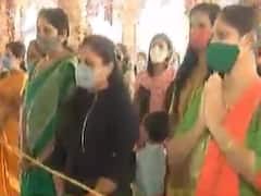 નવા વર્ષ પર રાજકોટમાં સ્વામિનારાયણ મંદિરમાં ઉમટી ભક્તોની ભીડ, જુઓ વીડિયો