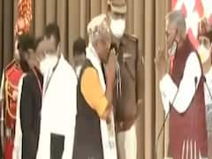 Opposition boycotts Bihar govt's swearing-in ceremony | Hoonkar