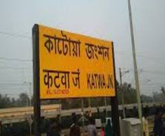 কাটোয়া-আজিমগঞ্জ শাখায় এখনও চালু হয়নি লোকাল ট্রেন, স্টাফ স্পেশালে ঠাসাঠাসি করেই উঠে পড়ছেন যাত্রীরা