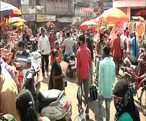 CoronaVirus | कोरोनाच्या संकटात 'जीवघेणी गर्दी'! खरेदी करताना 'कोरोना' विकत घेऊ नका!