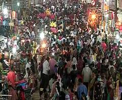 Kolhapur market | ´बाजारपेठ की कोरोनापेठ´ कोरोना असतानाही कोल्हापूरमध्ये खरेदीसाठी झुंबड