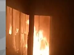Bihar: Massive fire breaks out at cloth store & house in Munger 