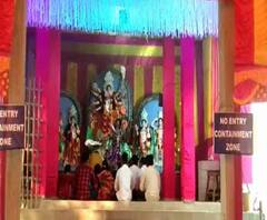 রীতি মেনে উত্তর দিনাজপুরের সিঙ্গারদহ গ্রামে এখন চলছে দুর্গাপুজো! আজ অষ্টমী পুজো