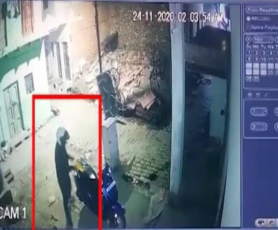 वकील ने किया जुआ खेलने से मना, तो दबंगों ने जला डाली स्कूटी| Agra| Ganga Prime| ABPGanga 