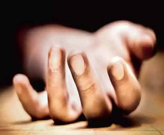 Greater Noida : मां की डांट से नाराज छात्र ने की आत्महत्या | ABP Ganga