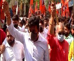 MNS March against Inflated Power Bills | ठाण्यात मनसे आंदोलक आणि पोलिसांमध्ये झटापट