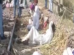 भरतपुर में रेलवे ट्रैक पर गुर्जरों का धरना जारी