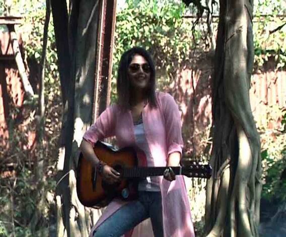 আলোর উৎসবে সায়নীর গলায় সম্প্রীতির গান, কথায় উঠে এল শুশ্রূষার প্রার্থনা