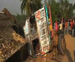 রাতে বাড়ির ওপর উল্টে পড়ল বালিবোঝাই লরি, জামালপুরে মৃত একই পরিবারের ৩