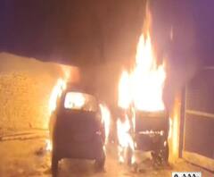 Pilibhit में पटाखे की चिंगारी से दो कार बनी आग का गोला