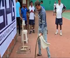 Snakes roam in Shivaji Park | दादरच्या शिवाजी पार्क मैदानात सापांचा सुळसुळाट; लोकांच्या जीवाला धोका