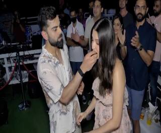 Happy Birthday Virat Kohli! दुबईमध्ये पत्नी अनुष्कासोबत विराटचं जंगी बर्थडे सेलिब्रेशन! 