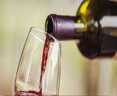 शराब के शौकीनों ने भरा सरकार का खजाना, यूपी को 400 करोड़ की कमाई | ABP Ganga 