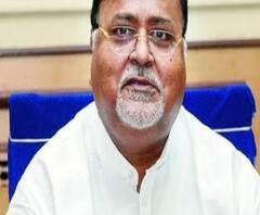 কোথাও পারিবারিক আবহ, কোথাও জনসংযোগ, ভাইফোঁটায় সামিল রাজনীতিবিদরা