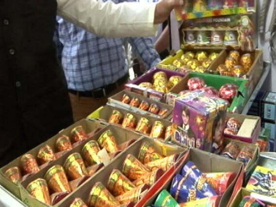 दिल्ली में शुरू हुआ Anti Cracker Campaign, पटाखा दुकानों का निरीक्षण करने पंहुचे Gopal Rai