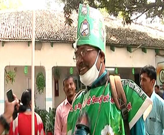 Bihar Election Results 2020 | लालू प्रसाद यादव यांच्या 'या' अनोख्या कार्यकर्त्याला पाहिलं का?