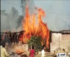 एक घर से लगी आग से पूरे गांव में हाहाकार, बुझाने की कोशिशें जारी। Shravasti News