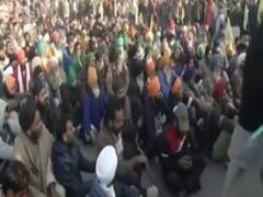 Farmers Protest: किसान आंदोलन का तीसरा दिन- अपनी मांगों पर अड़े अन्नदाता