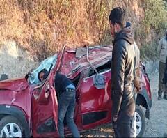 मसूरी में बड़ा कार हादसा, अनियंत्रित होकर खाई में गिरी कार | ABP GANGA