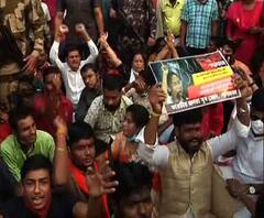 রাজ্যে আইনশৃঙ্খলার অবনতির অভিযোগে বিজেপির যুব মোর্চার মিছিল ঘিরে ধুন্ধুমার, সেন্ট্রাল অ্যাভিনিউয়ে পুলিশের সঙ্গে ধস্তাধস্তি