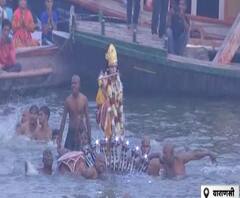 काशी के घाट पर लक्खा मेला का आयोजन, नाग नथैया लीला ने मोहा मन | Chhath Puja 