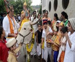 Vasubaras Special | वसुबारसचं महत्त्व काय? वसुबारसेला गायी-वासराची पूजा का करतात? WEB EXCLUSIVE