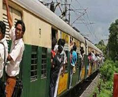 ফটাফট: অফিস টাইমে ১০০% লোকাল চললেও কমল না ভিড়, বেলুড়ে প্রহৃত ৭ পুলিশকর্মী, সঙ্গে অন্য খবর