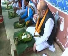 বাঁকুড়ায় আদিবাসী পরিবারের সঙ্গে মধ্যাহ্নভোজ অমিত শাহর,কটাক্ষ তৃণমূলের