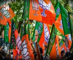 এক ঝলকে: বনগাঁ দক্ষিণ থানা বিধানসভা এলাকায় BJP-র দেওয়াল লিখন শুরু, Covid হাসপাতালের নথিতে 'মৃত' বলে ঘোষিত ব্যক্তি বাড়ি ফিরলেন শ্রাদ্ধের দুদিন আগে, সঙ্গে অন্য খবর