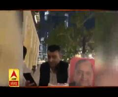 दुबई में भी मना Mulayam Yadav का जन्मदिवस, SP नेता इबाद ने काटा केक