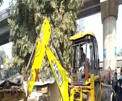 अवैध कब्जे पर चला बुल्डोजर, होम्योपैथिक हॉस्पिटल के लिए आवंटित हुई थी जमीन