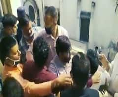 पालिका के सामने आत्मदाह की कोशिश,पुलिस ने सभासद को आत्मदाह से रोका