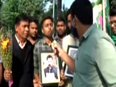 Bihar Election Result: नतीजा आने से पहले Tejashwi को बधाई देने पहुंचे समर्थक